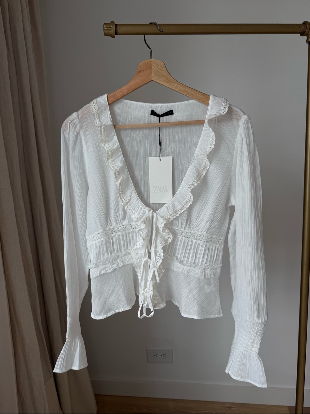 NWT Zara Chiffon Embroidered Ruffle Shirt Oyster White M - Picture 2 of 10